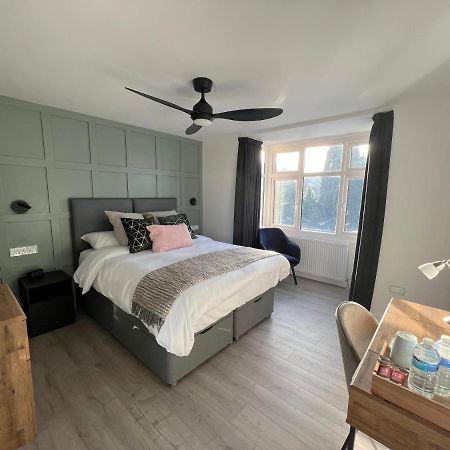 United Home B&B 索尔福德 外观 照片