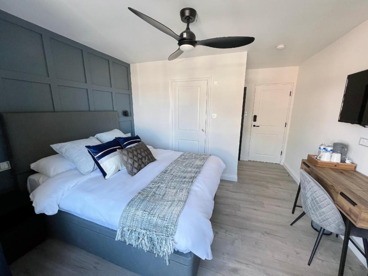 United Home B&B 索尔福德 外观 照片