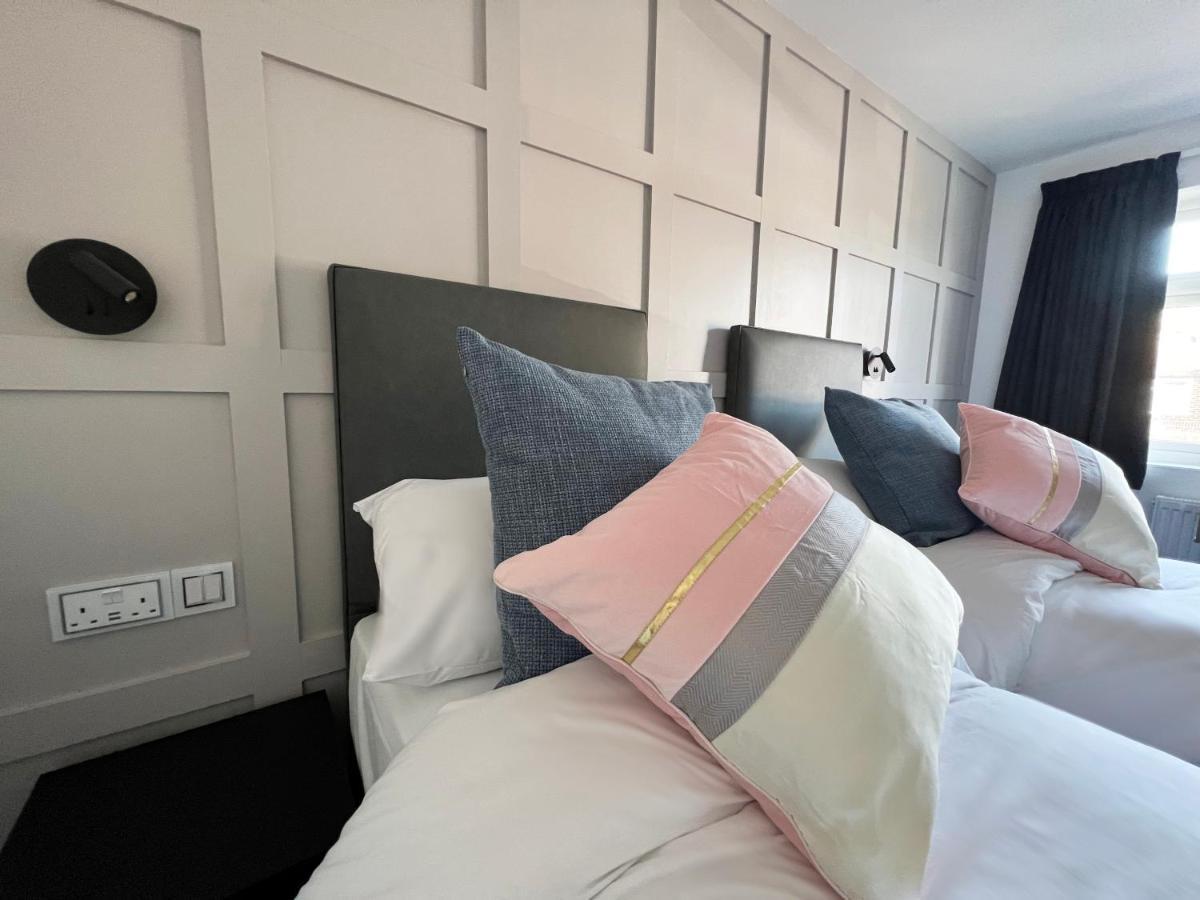 United Home B&B 索尔福德 外观 照片