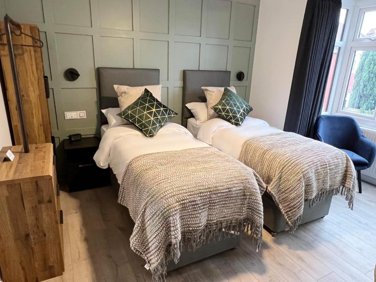 United Home B&B 索尔福德 外观 照片