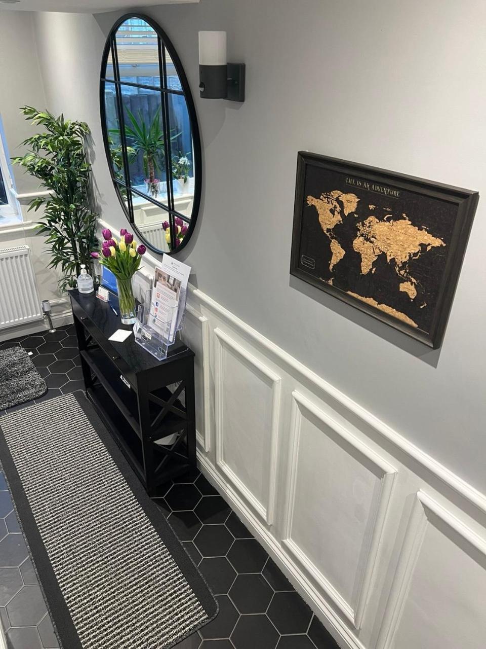United Home B&B 索尔福德 外观 照片